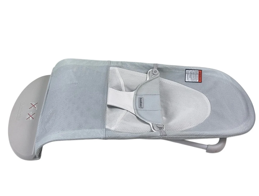 BabyBjorn Bouncer Balance Soft, Light Gray Frame, Silver White Mesh - Image 7