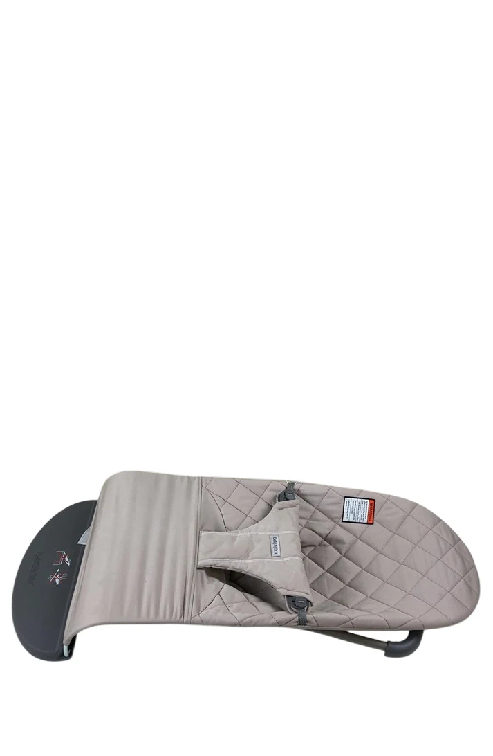 BabyBjorn Bouncer Bliss, Dark Gray Frame, Sand Gray Cotton Classic Quilt - Image 6