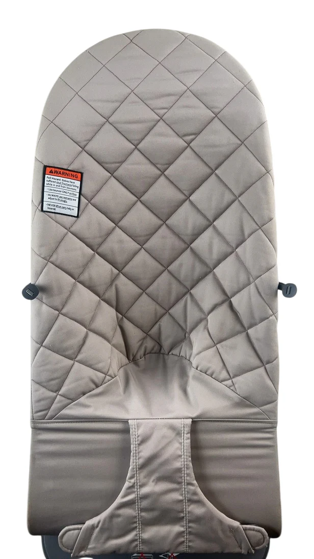 BabyBjorn Bouncer Bliss, Dark Gray Frame, Sand Gray Cotton Classic Quilt - Image 3
