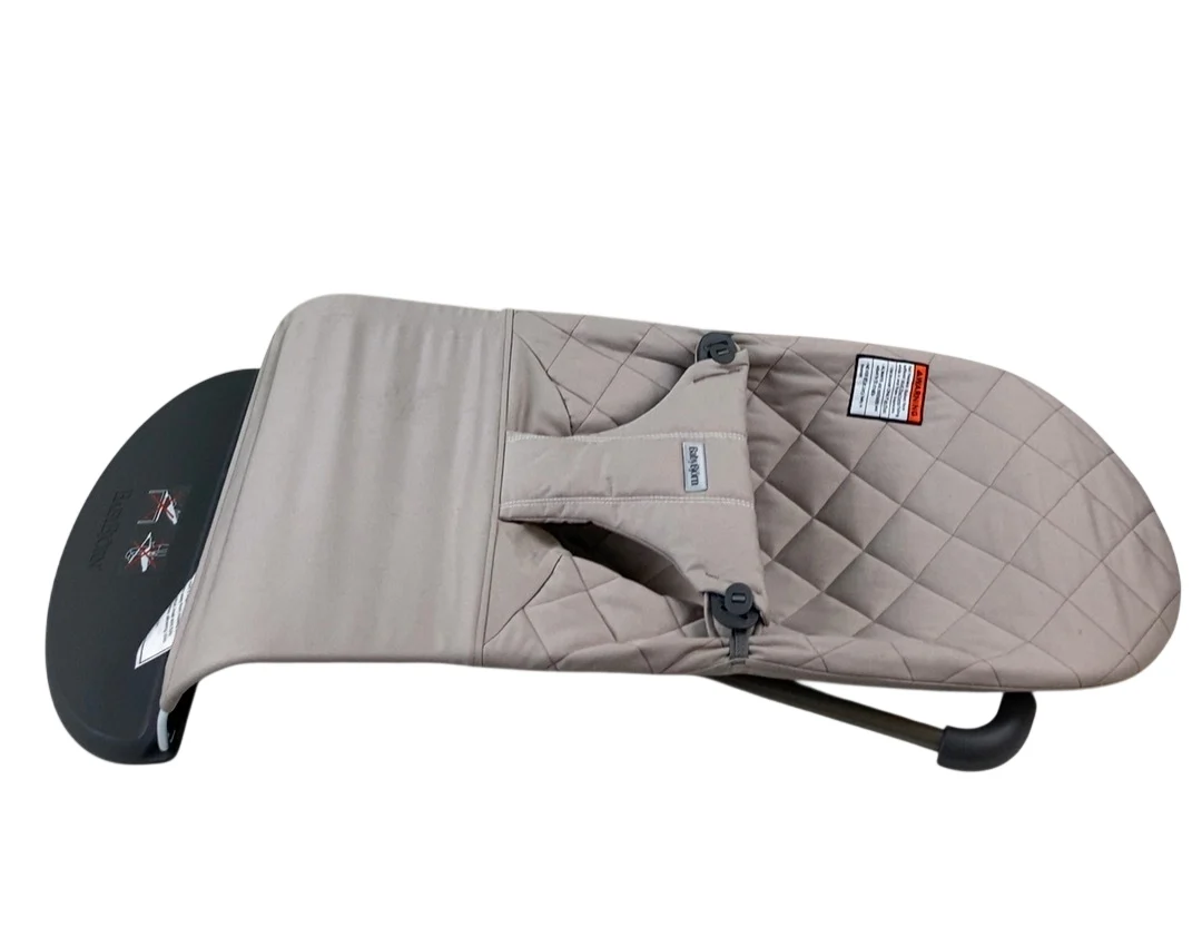 BabyBjorn Bouncer Bliss, Dark Gray Frame, Sand Gray Cotton Classic Quilt - Image 7