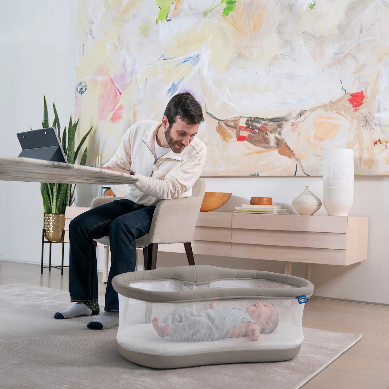 Halo Bassinest Swivel Sleeper 3.0, Warm Grey - Image 3