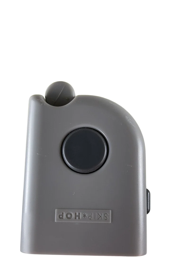 Skip Hop Playview Retractable Mesh Gate - Image 4